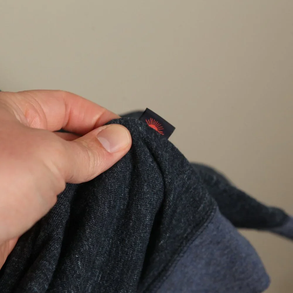 Faherty Men's dark blue crewneck flecked Sweatshirt Medium M EUC - Picture 2 of 6